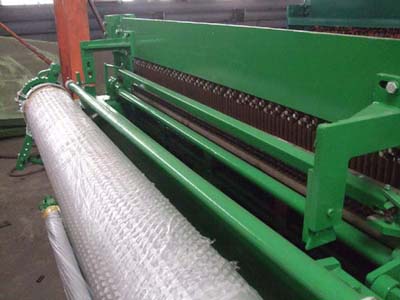 Welded wire mesh machine